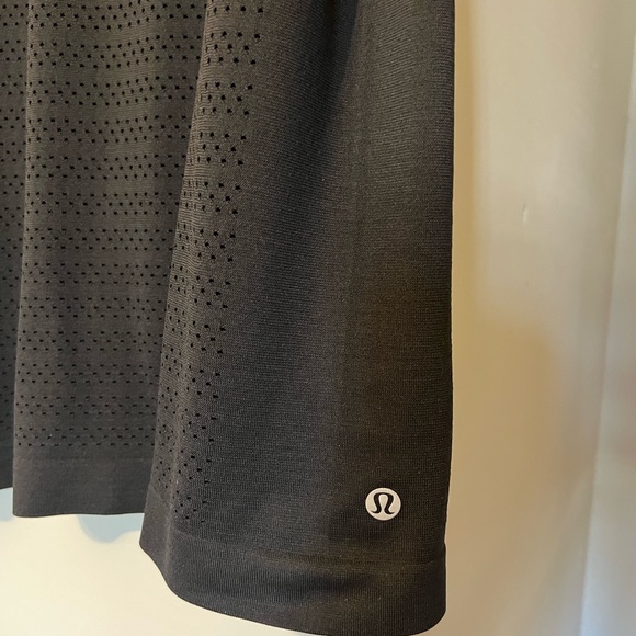 Lululemon black top - Picture 2 of 8